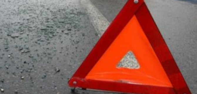 В Петербурге пьяный водитель врезался в припаркованный ВАЗ