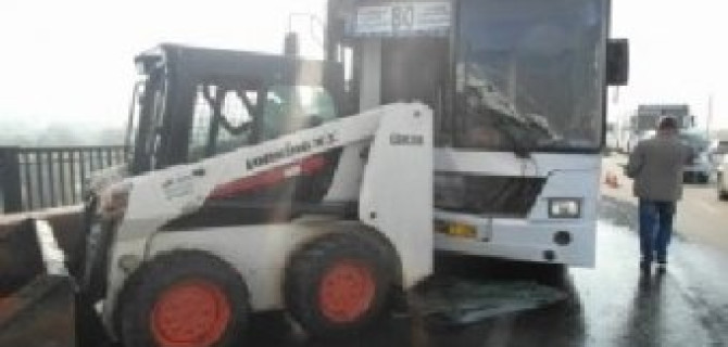 В Красноярске в ДТП с маршруткой пострадали 13 человек