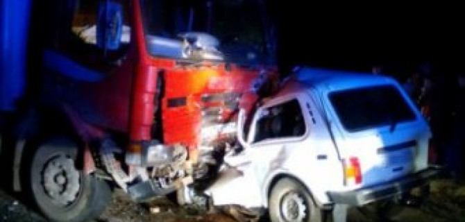 В ДТП с грузовиком в Астраханской области погибли два человека