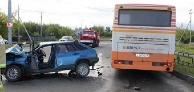 В Нижнем Тагиле с ДТП с автобусом погибла пассажирка ВАЗа