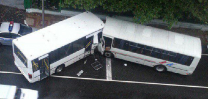 В Туапсе в ДТП с двумя автобусами пострадали восемь человек