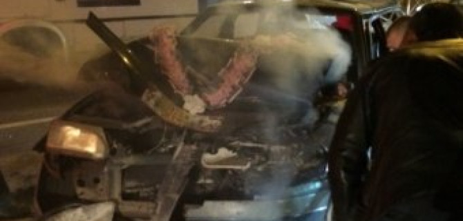 В Петербурге после ДТП с трамваем сгорел свадебный автомобиль