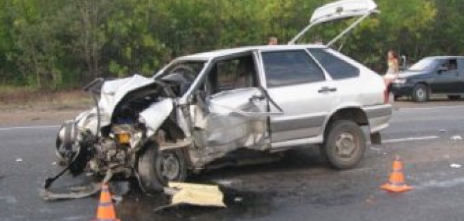 Под Новосибирском в ДТП с грузовиком погибли два человека