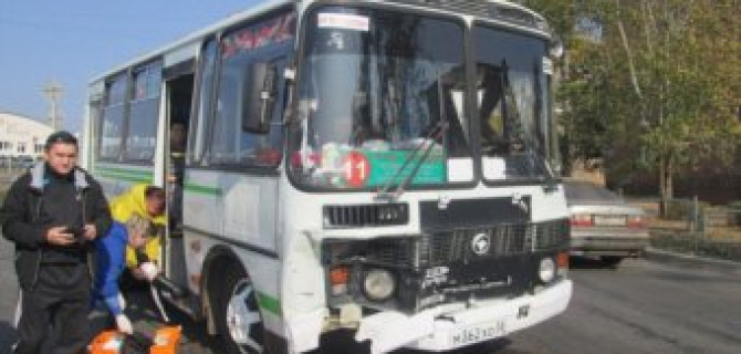 В ДТП с автобусом в Братске пострадали восемь человек