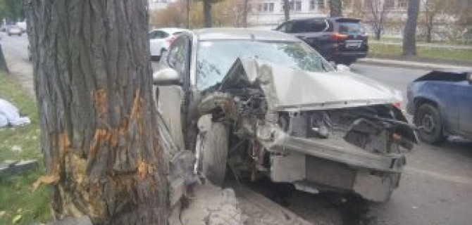 В Екатеринбурге в ДТП погибла пассажирка «Ниссана»