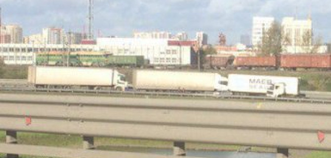 На КАД в Петербурге крупное ДТП с фурами