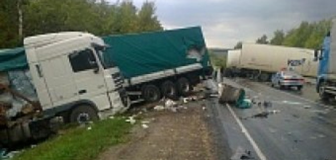 В ДТП с фурами под Соколом водителю оторвало ногу