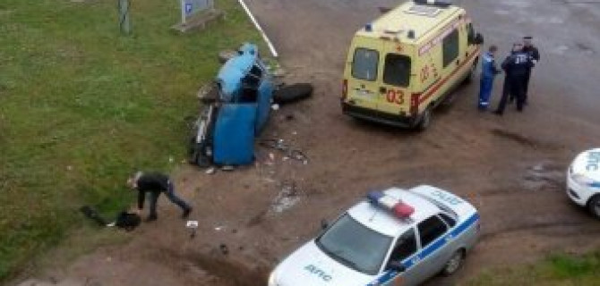 В Твери автомобиль рухнул с Восточного моста