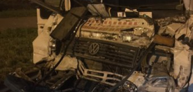 На КАД в ДТП с фурой зажало водителя микроавтобуса