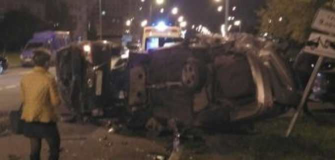 На Искровском в Петербурге после ДТП перевернулись две машины