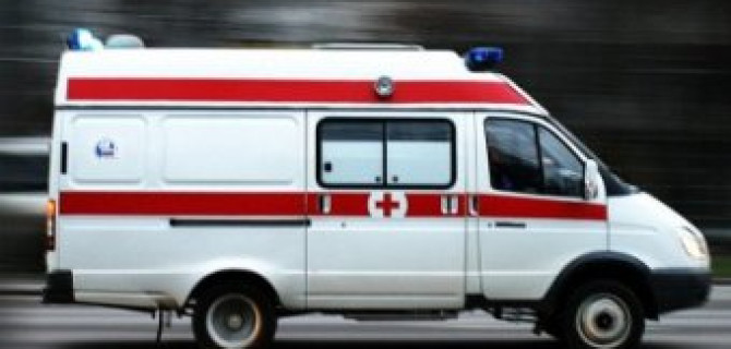 Автомобиль сбил четырех человек на остановке в Москве: есть погибшие