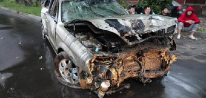 В центре Москвы автомобиль упал в реку