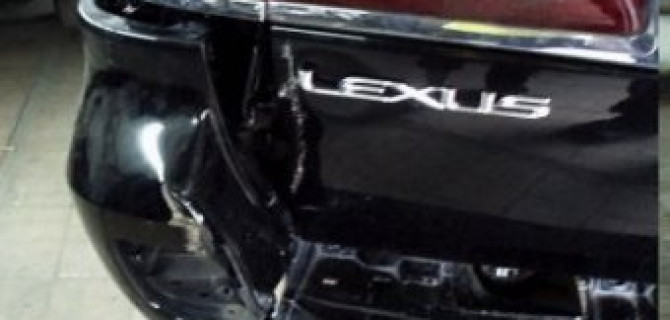 Помяли бампер вашего Lexus? Не спешите менять его!