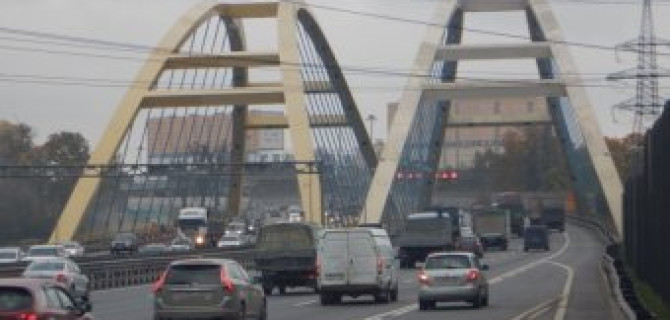 КАД перекроют на месяц в районе моста через реку Большая Охта