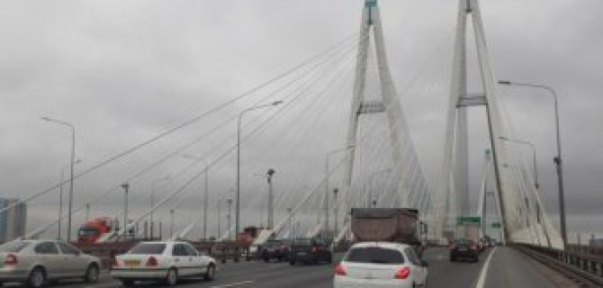 На Большом Обуховском мосту через Неву ограничат движение до конца октября