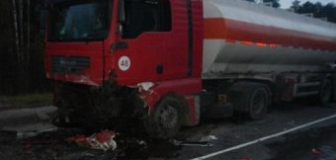 Под Костромой в ДТП с фурой погибли три человека