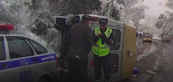 В Новокузнецке в ДТП перевернулась «скорая помощь»
