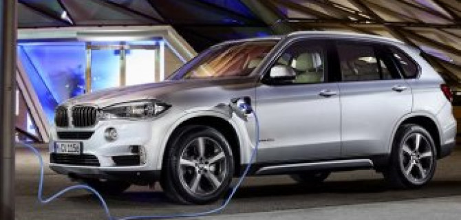 В России начинутся продажи гибридов BMW