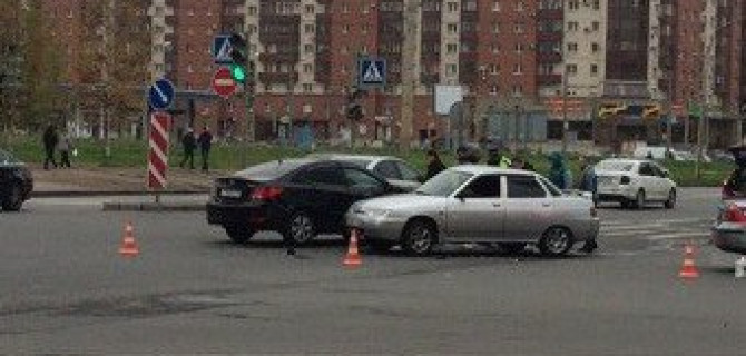 В ДТП на Ленинском в Петербурге пострадала девочка
