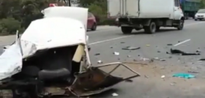 В ДТП с грузовиком в Абинском районе ВАЗ разорвало пополам: погиб водитель