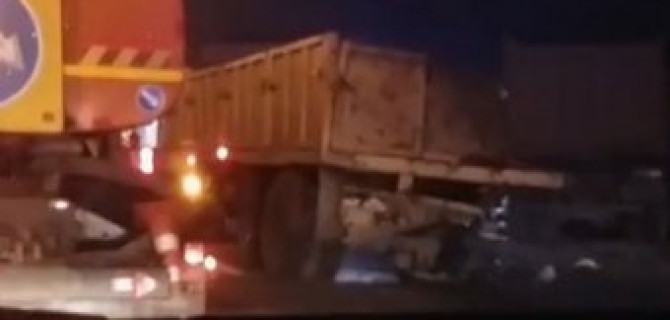 В ДТП с грузовиками на МКАД пострадал человек