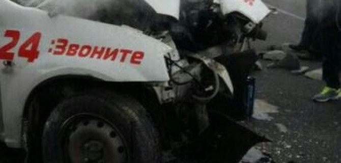 В Казани погиб водитель "Лады Ларгус", врезавшийся в опору светофора