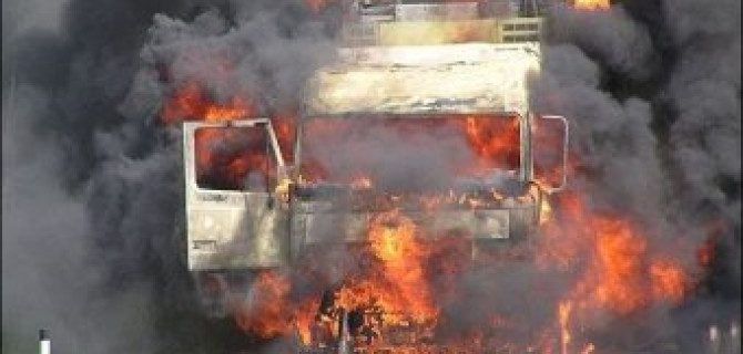 Под Волгоградом водитель «Опеля» выехала на встречку и погибла, врезавшись в КамАЗ