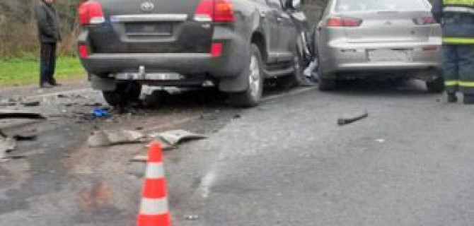 В Ленобласти один человек погиб и трое пострадали при лобовом столкновении иномарок