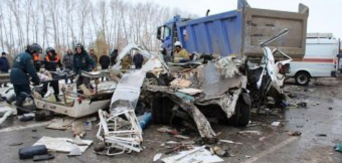 Под Новосибирском в массовом ДТП с участием "Скорой" погибло 2 человека 