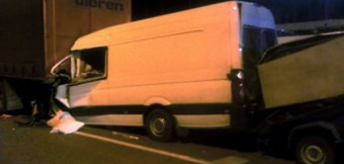 В Подмосковье семь человек погибли при столкновении микроавтобуса с двумя грузовиками