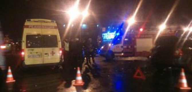 В Петербурге - массовое ДТП на углу Дунайского проспекта и Софийской улицы