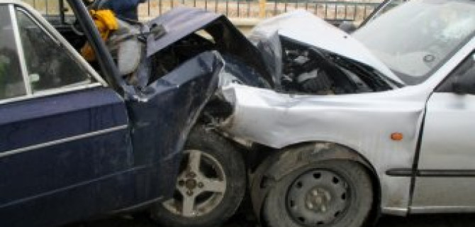 Под Астраханью столкнулись лоб в лоб "шестерка" и Hyundai Accent - 6 пострадавших