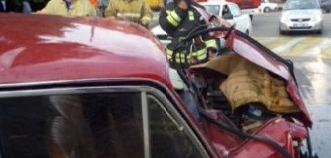 В ДТП в Казани водителя зажало в салоне авто