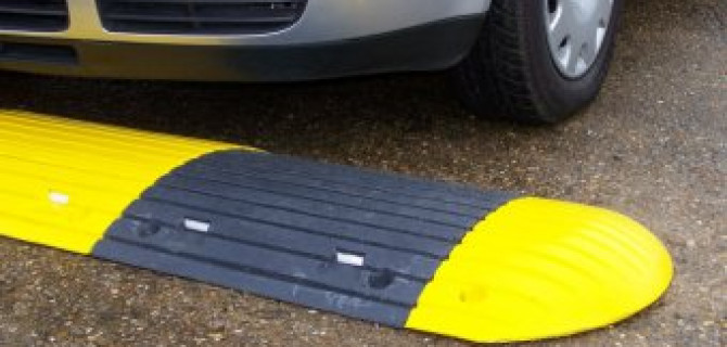 Лежачие полицейские и их правильный проезд