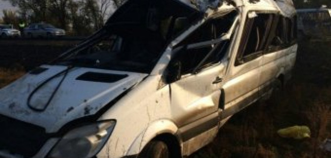 В Дагестане опрокинулся микроавтобус: пострадали девять человек