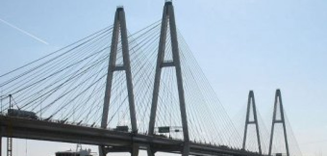 На Большом Обуховском мосту в Петербурге ограничат движение