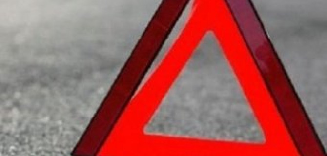 Под Воронежем автобус врезался в два грузовика