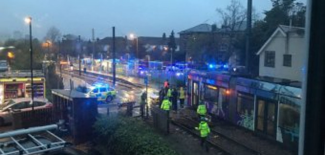 В Лондоне перевернулся трамвай: несколько погибших, более 50 раненых