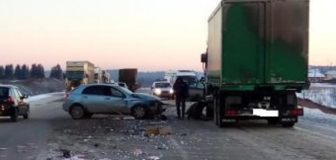 Пьяный водитель фуры устроил массовое ДТП с погибшей на трассе Пермь-Екатеринбург