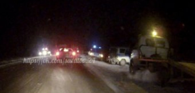 В ДТП с эвакуатором под Саратовом погибла девушка