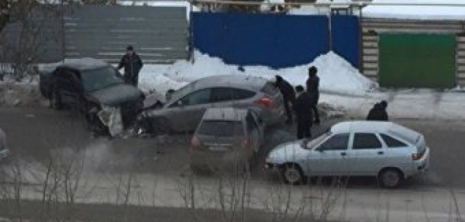 В массовом ДТП в Кургане пострадали четыре человека