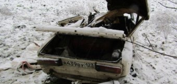 В Крымском районе в ДТП на заснеженной трассе погибли трое