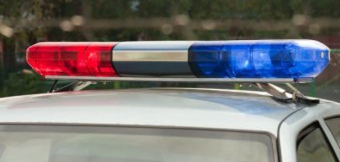 В Омске женщина сбила девушку и попыталась скрыться