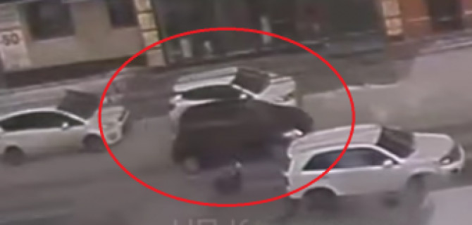 В Красноярске на улице Карла Маркса сбили женщину