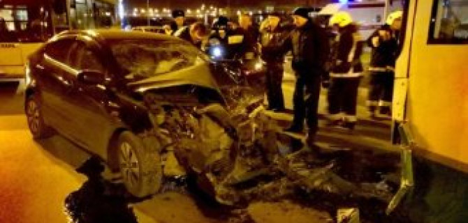 На Камышовой в Петербурге в ДТП попали легковушка и автобус