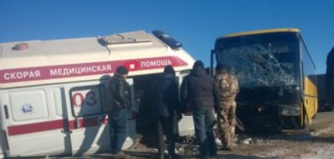 Под Волгоградом в ДТП со «скорой» и автобусом пострадали четыре человека