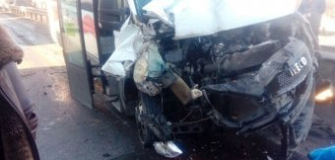 Несколько человек пострадали в ДТП с микроавтобусом в Нижнем Новгороде