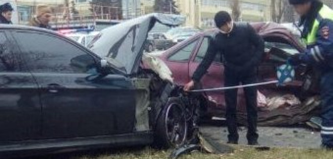 В Ростове в массовом ДТП пострадали два человека
