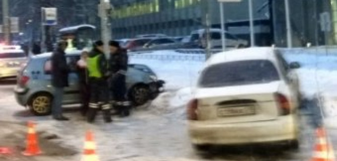 В ДТП на Светлановском в Петербурге пострадали женщина и ребенок