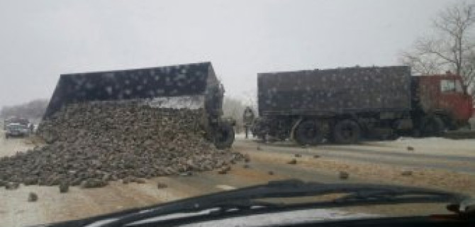 Под Воронежем в ДТП с КамАЗом, груженным свеклой, погибла женщина